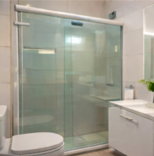 Kitnet em Ubatuba com banheiro moderno, ambiente funcional e ótima opção para estadias de temporada.