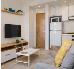 Kitnet para temporada em Ubatuba com ambiente confortável, funcional e bem localizada.